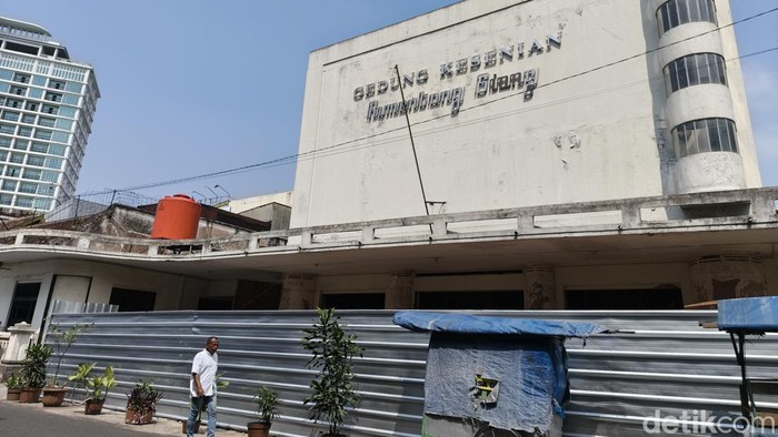 Proses revitalisasi Gedung Rumentang Siang