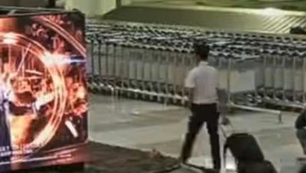 Rekaman CCTV menunjukkan gerak-gerik kopilot Malaysia Airlines sebelum ditangkap di Soetta (dok. Instagram Bea Cukai)