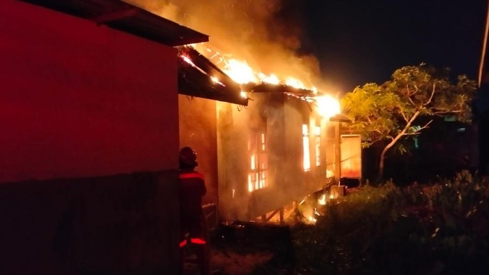 Rumah Warga Pangkalan Bun Ludes Terbakar