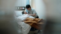 Intip 7 Momen Shenina Bersama Angga Yunanda Usai Melahirkan Tanpa Jahitan