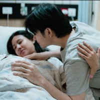 Lebih lanjut Shenina juga mengungkapkan rasa terima kasihnya kepada sang suami karena sudah setia menemani serta memberikan dukungan. “Alhamdulillah, puji syukur kepada Allah SWT. I also want to thank myself for pushing through, to my husband for his endless support, as well as my doctor and the whole birth team who helped bring you smoothly into this world,” tulisnya. Foto: Instagram/@sheninacinnamon