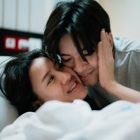 Angga pun turut memberikan komentar romantis dalam unggahan sang istri. “Segara pasti bangga punya mama kaya kamuu. I love youuu,” tulisnya. Foto: Instagram/@sheninacinnamon