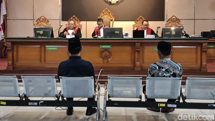 Sidang kasus korupsi Ade Kuswara dan ayahnya, HM Kunang, Senin (3/8/2026).