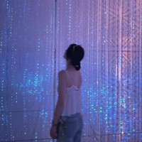 Song Hye Kyo memamerkan sederet momen liburannya di Jepang. Berbeda dengan gaya glamor di acara penghargaan, ia memilih tampil kasual memakai crochet top dan balutan makeup tipis. Foto: dok. Instagram @kyo1122