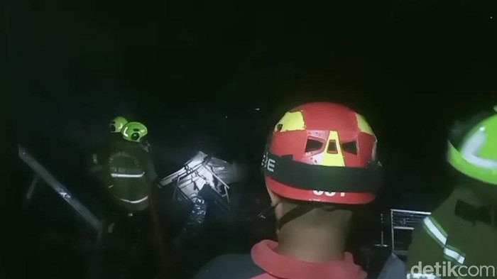 Tiga rumah dan satu indekos terbakar di Makassar. Kebakaran terjadi dini hari, tidak ada korban jiwa