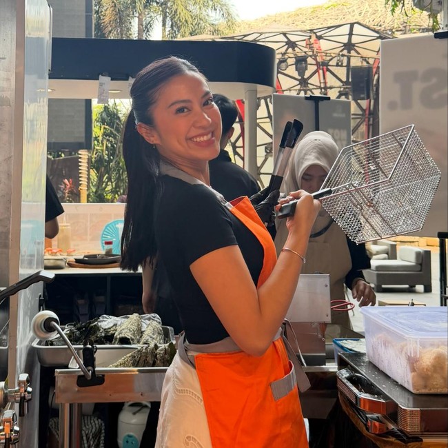Laris Manis! Bitterballen Buatan Tyna Dwi Jayanti Diburu di Festival