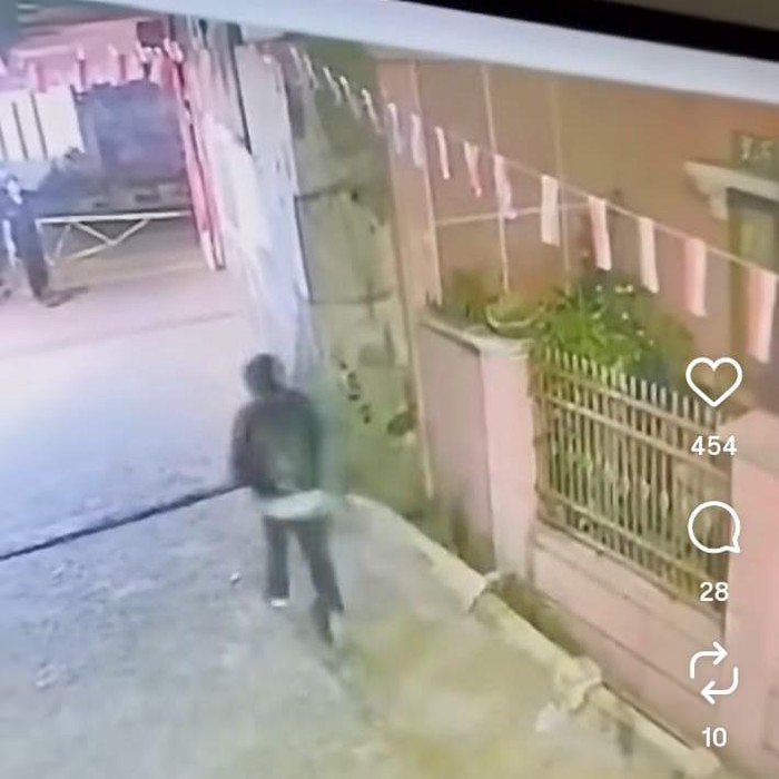 Viral aksi pembakaran bendera merah putih di Bandung