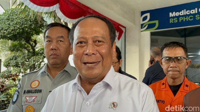Wamenhub Suntana saat kunjungan di RS PHC Surabaya.