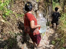 Warga di Parepare Naik Turun Bukit Cari Sumur Akibat Krisis Air Bersih