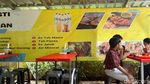Makan di Warung Bu Vesti, Pecel Lele Lamongan Legendaris Sejak 1995
