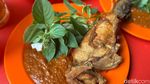 Makan di Warung Bu Vesti, Pecel Lele Lamongan Legendaris Sejak 1995