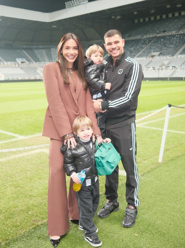 Ana disebut berasal dari keluarga gila sepak bola. Ana dibesarkan di Curitiba di mana ia sering menyaksikan pertandingan bola bersama ayah dan ibunya. Foto: Instagram @analidiamartinss