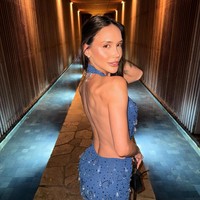 Ana Lidia Martins sebelumnya sudah sering mencuri perhatian karena gayanya saat menyaksikan suami bertandingan di lapangan. Tak hanya stylish, Ana juga tak ragu berpenampilan mewah dengan tas-tas branded. Foto: Instagram @analidiamartinss