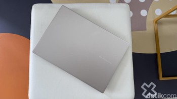 Laptop ini ditujukan untuk kreator konten dan pengguna tingkat lanjut yang membutuhkan prosesor kencang dan dukungan AI yang andal. Foto: Rizqy Nur Amalia/detikINET