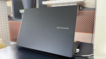 Model Vivobook 14 ini hadir dalam pilihan prosesor AMD Ryzen AI, Intel Core Ultra, atau Snapdragon X yang semuanya dilengkapi NPU untuk mendukung fitur-fitur AI. Foto: Rizqy Nur Amalia/detikINET