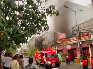 Rumah 5 Lantai di Pasar Baru Jakpus Kebakaran, 85 Personel Damkar ke TKP