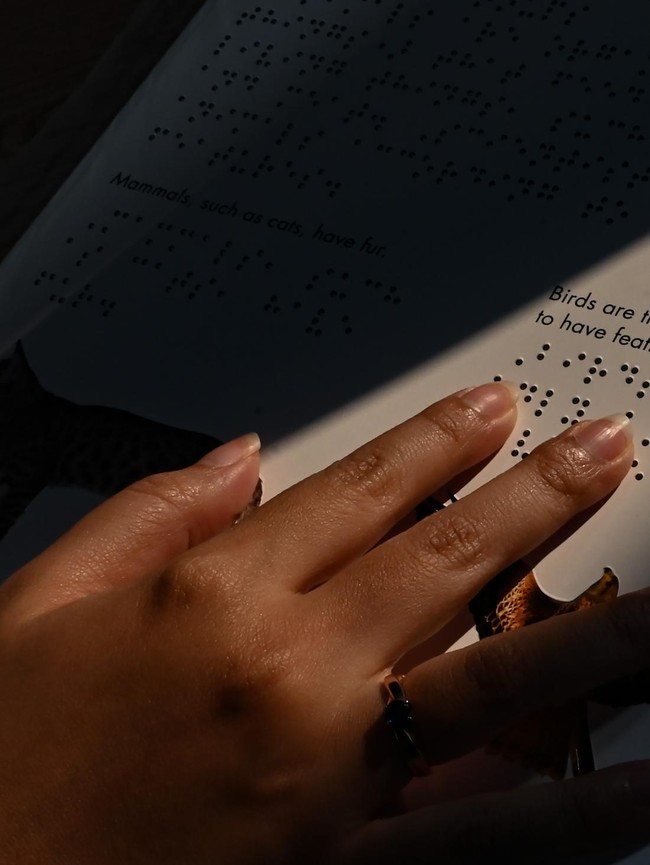 Belajar Membaca Lewat Sentuhan, Literasi Braille Diperkenalkan di TIM
