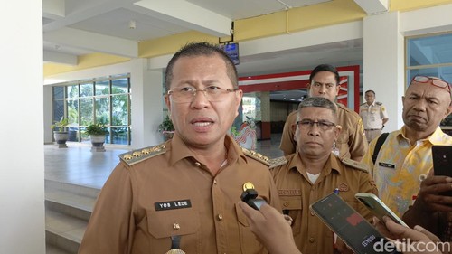 Bupati Kupang, Yosef Lede memberikan keterangan kepada awak media, Selasa (4/8/2026).