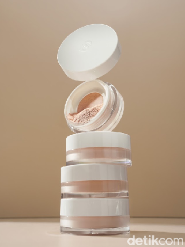 Buttonscarves Beauty rilis Mattifly Loose Powder berteknologi soft-focus dan lotus effect untuk riasan matte, bebas minyak, dan flawless sepanjang hari. Buttonscarves Beauty rilis Mattifly Loose Powder berteknologi soft-focus dan lotus effect untuk riasan matte, bebas minyak, dan flawless sepanjang hari.