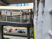 Penampakan 2 JPO di Rasuna Said yang Dekat Doang tapi Tak Ada Hubungan