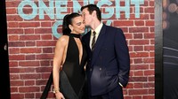Mesra Bikin Baper, Dua Lipa dan Callum Turner Debut di Red Carpet Usai Menikah