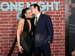 Mesra Bikin Baper, Dua Lipa dan Callum Turner Debut di Red Carpet Usai Menikah