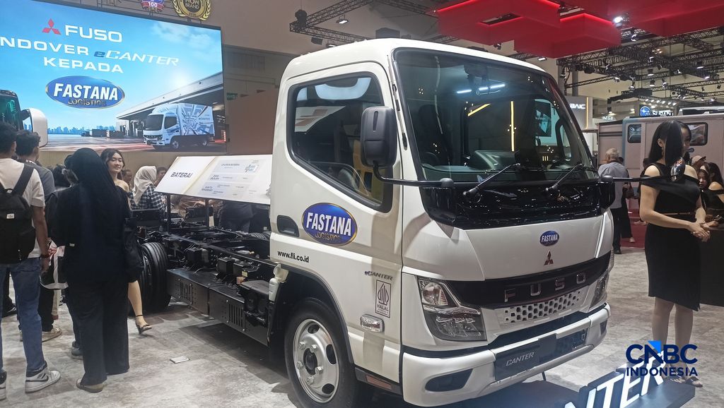 eCanter mejeng di GIIAS 2026. eCanter mejeng di GIIAS 2026. (CNBC Indonesia/Ferry Sandi)