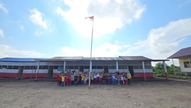 Ekspedisi Merah Putih Presisi kibarkan bendera di sekolah hingga perairan di Kota Dumai, Minggu (2/8/2026).