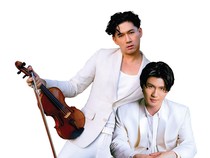 Violis Iskandar Widjaja dan Pianis Niu Niu Konser di Indonesia