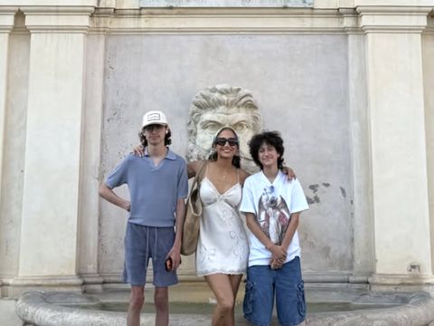 Jennifer Lopez dan anak kembarnya
