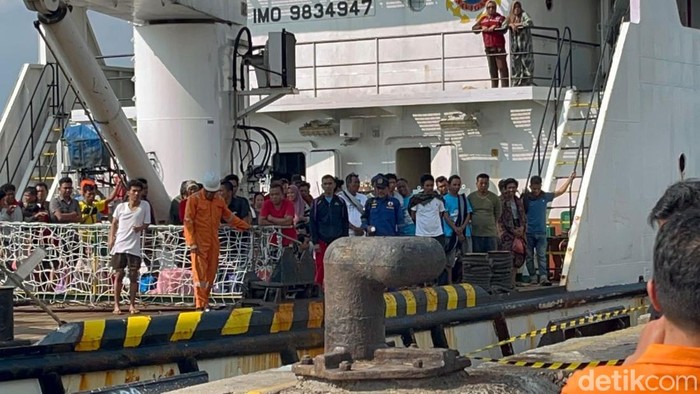 Kedatangan puluhan korban selamat kmp mutiara sentosa