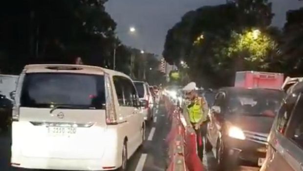 Kemacetan di turunan JLNT Antasari arah Cipete lantaran ada galian