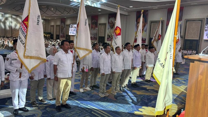 Ketua Harian DPP Gerindra Sufmi Dasco Ahmad mengukuhkan 7 ketua DPC Gerindra di Sulsel.