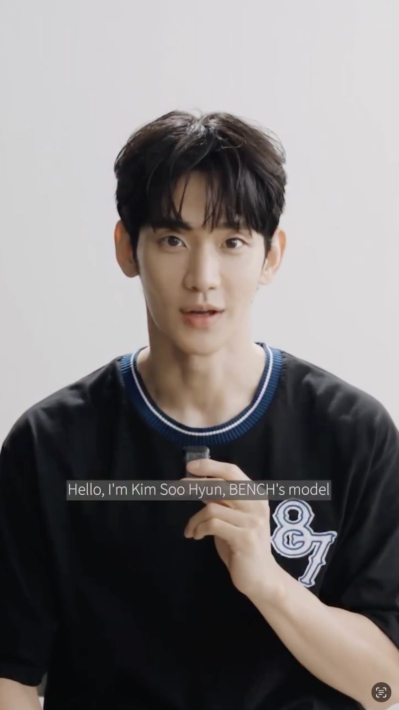 Kim Soo Hyun menyapa penggemarnya lewat video yang diunggah pendiri dan CEO BENCH Ben Chan.