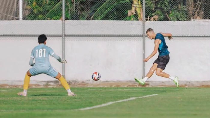 Latihan Skuad PSM Makassar di Stadion Kalegowa.
