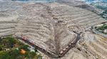 Potret Pemasangan Geomembran yang Mulai Menutupi Gunung Sampah Bantargebang