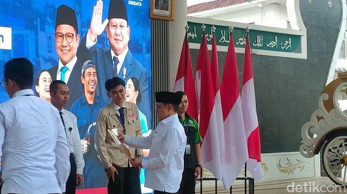 Menteri Koordinator Pembangunan Masyarakat Muhaimin Iskandar saat lepas PMI Cianjur.