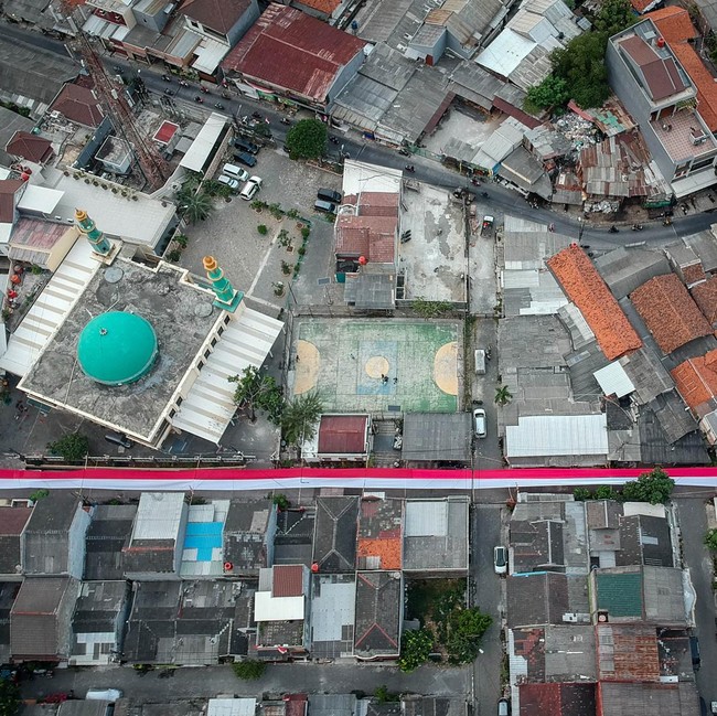 Merah Putih Membelah Jalan Tangerang, Aksi Warga Sambut Kemerdekaan RI Bikin Takjub