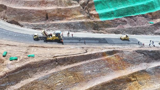 Proses pembangunan Jalan Trans Papua Ruas Jayapura–Wamena, segmen Mamberamo–Elelim sepanjang 50,14 km. Hingga pertengahan Juli 2026, progres sudah mencapai 51%