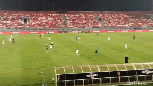 Laga Persebaya vs Arema di Stadion Kapten I Wayan Dipta, Gianyar, Selasa (4/8/2026) malam.