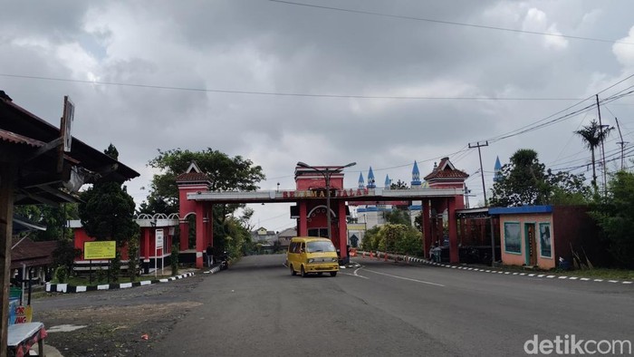Pintu masuk Kawasan Wisata Cibodas