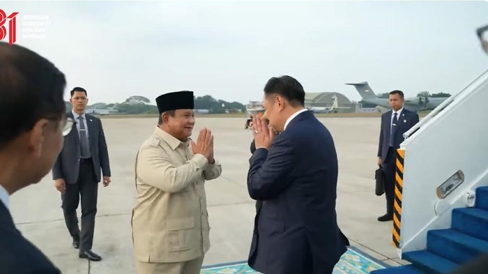Presiden Prabowo Subianto mengantar langsung kepulangan PM Thailand Anutin Charnvirakul di Lanud Halim Perdanakusuma, Jakarta.