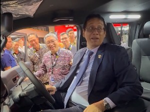 Video Kelakar Purbaya Usai Naik Land Cruiser di GIIAS: Nanti Ngiler, Bahaya!