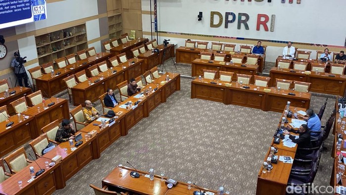 Komisi III DPR menggelar RDPU bersama sejumlah pakar membahas masukan RUU Perampasan Aset di gedung DPR, Senayan, Jakarta, Selasa (4/8/2026).
