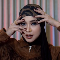 Potret Ria Ricis Tampil Manglingi Dengan Baddie Makeup Look & Anting Hidung
