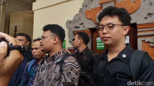 Situasi persidangan dugaan ujaran kebencian dengan terdakwa aktivis Bali Tidak tidak Diam, Tommy Wiria di PN Denpasar, Selasa (4/8/2026). Dokumentasi Wibhi Leksono