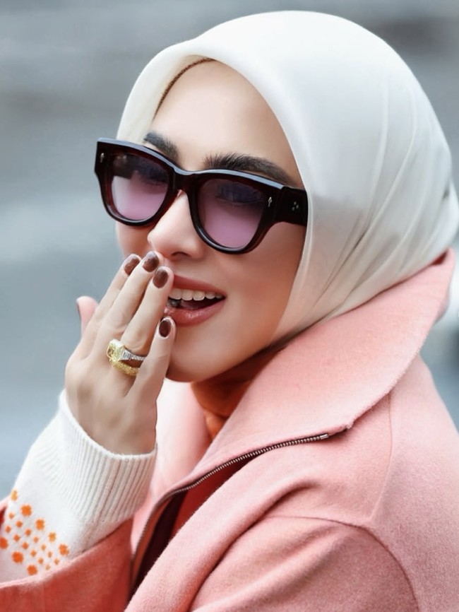 Netizen Jangan Julid! Syahrini Hobi Ngedit Foto: Kadang Paha Kekecilan