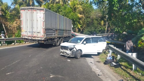 Tabrakan di Jalan Raya Denpasar-Gilimanuk KM 65-66, Banjar Swastika, Desa Pangyangan, Kecamatan Pekutatan, Kabupaten Jembrana, Selasa (4/8/2026).