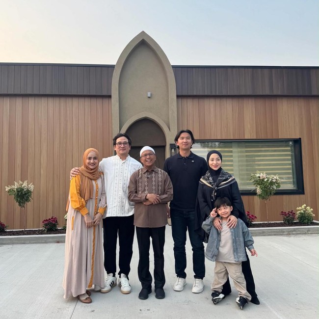 Bahagia Tengku Firmansyah Masjid Pertama Edmonton Berdiri, Nikita Willy Datang