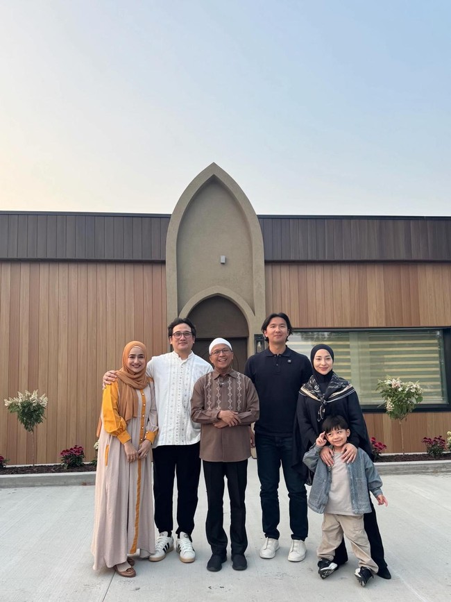 Bahagia Tengku Firmansyah Masjid Pertama Edmonton Berdiri, Nikita Willy Datang